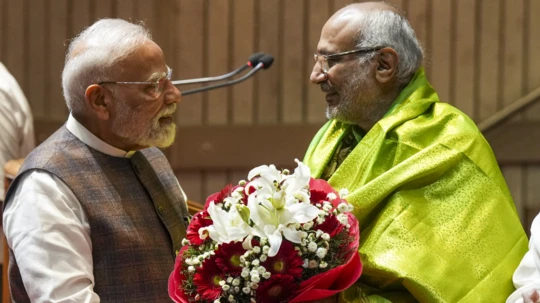  उपराष्ट्रपति चुनाव में सबसे पहले पीएम मोदी ने डाला वोट, शाम तक साफ हो जाएगा नया नाम&hellip; कौन बैठेगा देश के दूसरे बड़े पद पर?