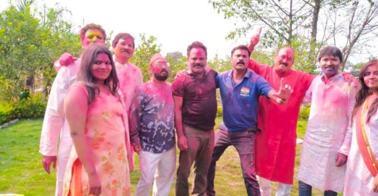 धीरे धीरे डारन देना वो की शूटिंग के साथ होली मिलन का आयोजन एन के फिल्म्स व ए टी फिल्म्स के