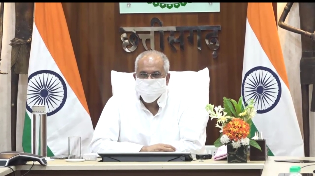 मुख्यमंत्री श्री भूपेश बघेल ने किया वर्चुअल योगाभ्यास एवं योग परामर्श कार्यक्रम का शुभारंभ वृद्धाश्रम बैकुंठपुर के वृद्धजन भी वर्चुअल कार्यक्रम से जुड़े