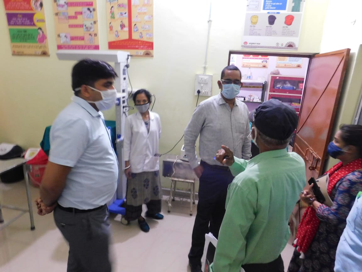 पदभार ग्रहण करते ही कलेक्टर श्री धावड़े ने जिले में स्वास्थ्य सुविधाओं की स्थिति जानने किया औचक निरीक्षण, कहा - आम जन को हर हाल में मिले बेहतर स्वास्थ्य सुविधाएँ&rsquo;