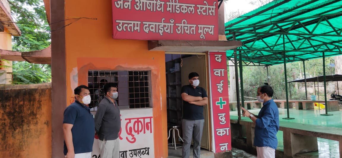कलेक्टर के निर्देश पर जिला मुख्यालय में 17 मेडिकल स्टोर्स की औचक जांच, 6 में मिली अनियमितताएं