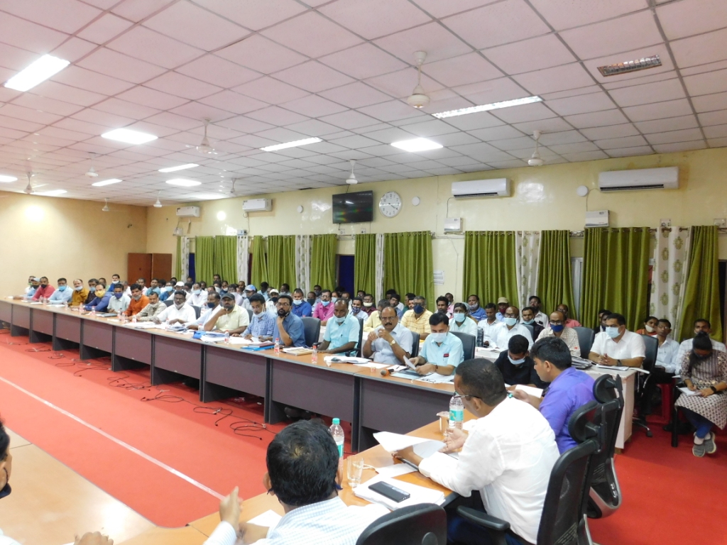 कलेक्टर धावड़े ने दिए स्कूलों, कन्या आश्रमों, छात्रावासों के परिसर में मॉनिटरिंग के कड़े निर्देश, अनावश्यक गतिविधियों, दुर्व्यवहार की शिकायत मिलने पर कड़ी से कड़ी कार्यवाही सुनिश्चित की जाएगी