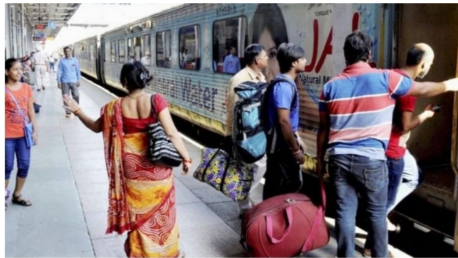 छत्तीसगढ़: आरपीएफ ने  रेलवे के अवैध टिकट दलालों पर कसा शिकंजा... 15 दलालों को पुलिस ने किया गिरफ्तार... कब्जे से करीब 2 लाख रुपए की 338 ई-टिकट बरामद...