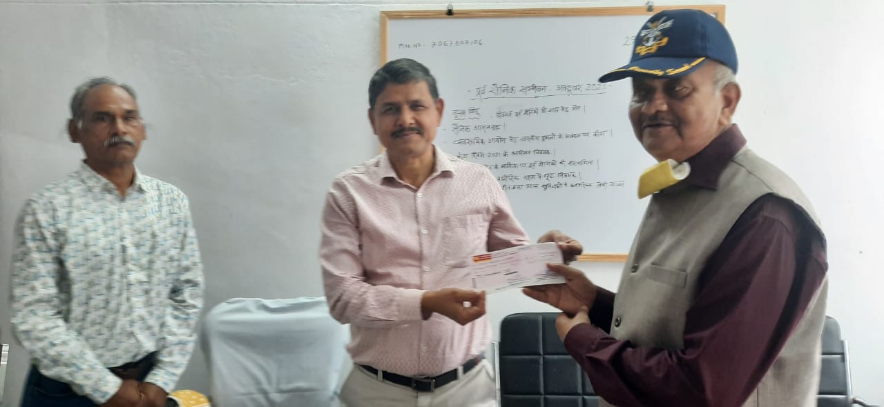 ज़िला सैनिक कल्याण कार्यालय में पूर्व सैनिकों का हुआ सम्मेलन,  पूर्व सैनिक सार्जेंट राकेश चंद्र शिवहरे को 75 वर्ष की आयु पूर्ण करने पर प्लेटिनम ग्रांट के तहत  15 हज़ार रुपये की राशि प्रदान की गई