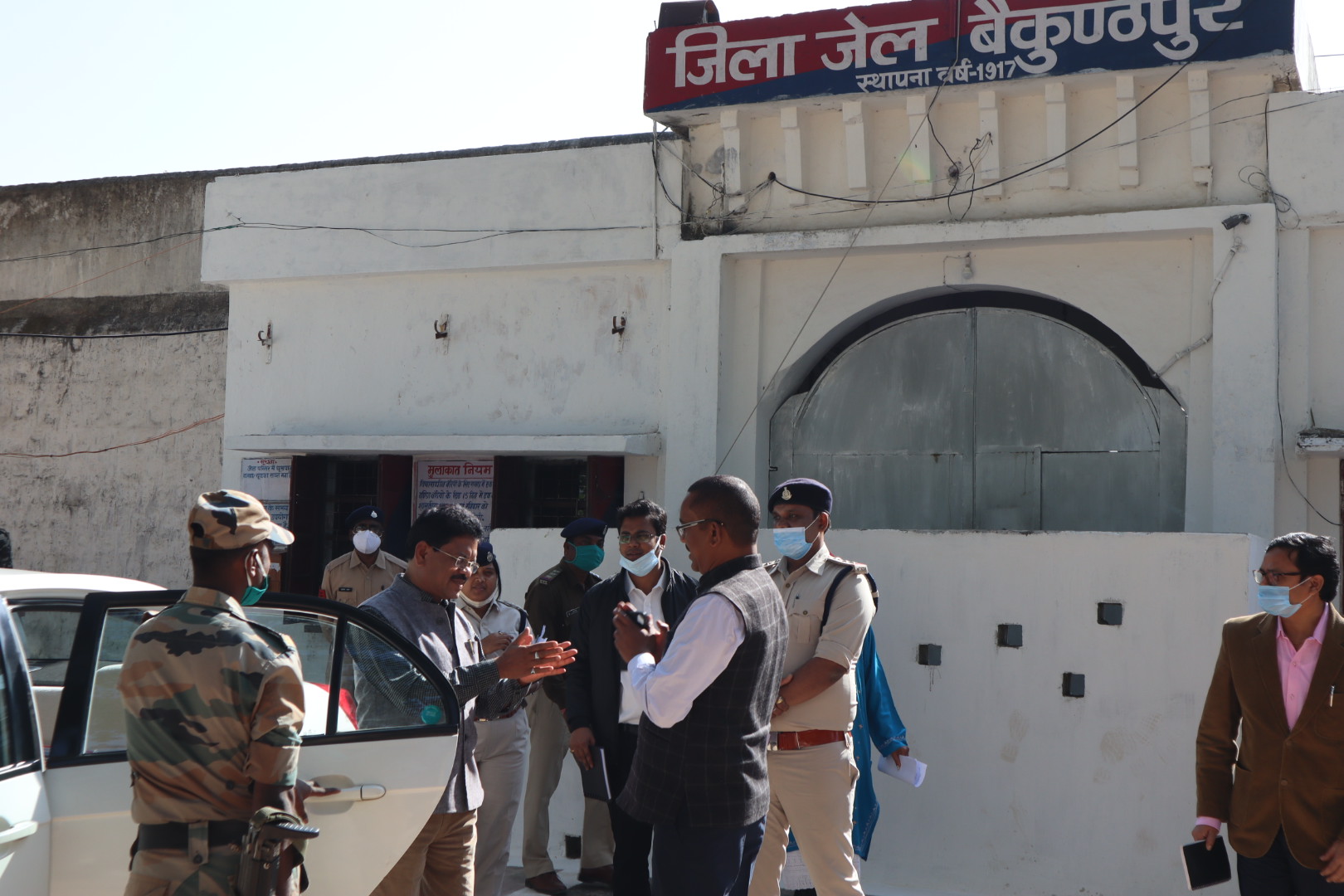 जिला एवं सत्र न्यायालय के न्यायाधीश ध्रुव और कलेक्टर धावड़े ने जिला जेल बैकुण्ठपुर का किया संयुक्त निरीक्षण