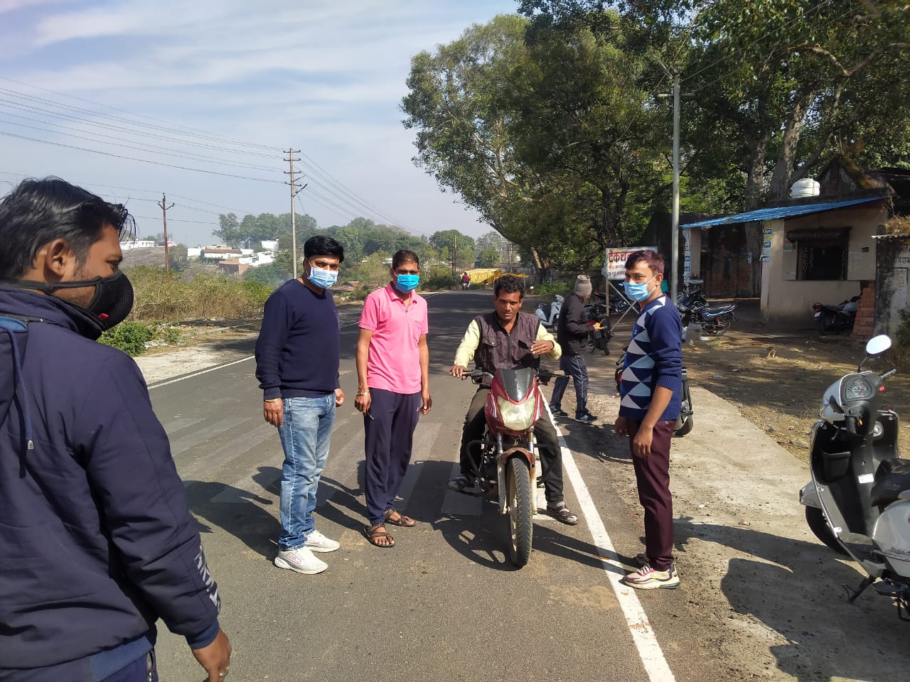 कोरोना की तीसरी लहर से सुरक्षा के लिए मास्क पहनने के प्रति लोगों को जागरूक करने अभियान शुरू, 8 जनवरी से होगी चालानी कार्यवाही*  कलेक्टर ने कोविड सुरक्षा नियमों के पालन करने की अपील की