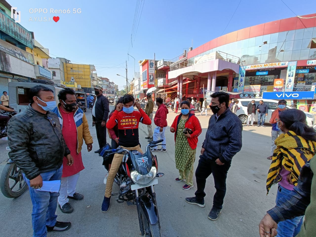 जिला प्रशासन द्वारा मास्क चेकिंग शुरू, समझाइश के साथ चालानी कार्यवाही भी