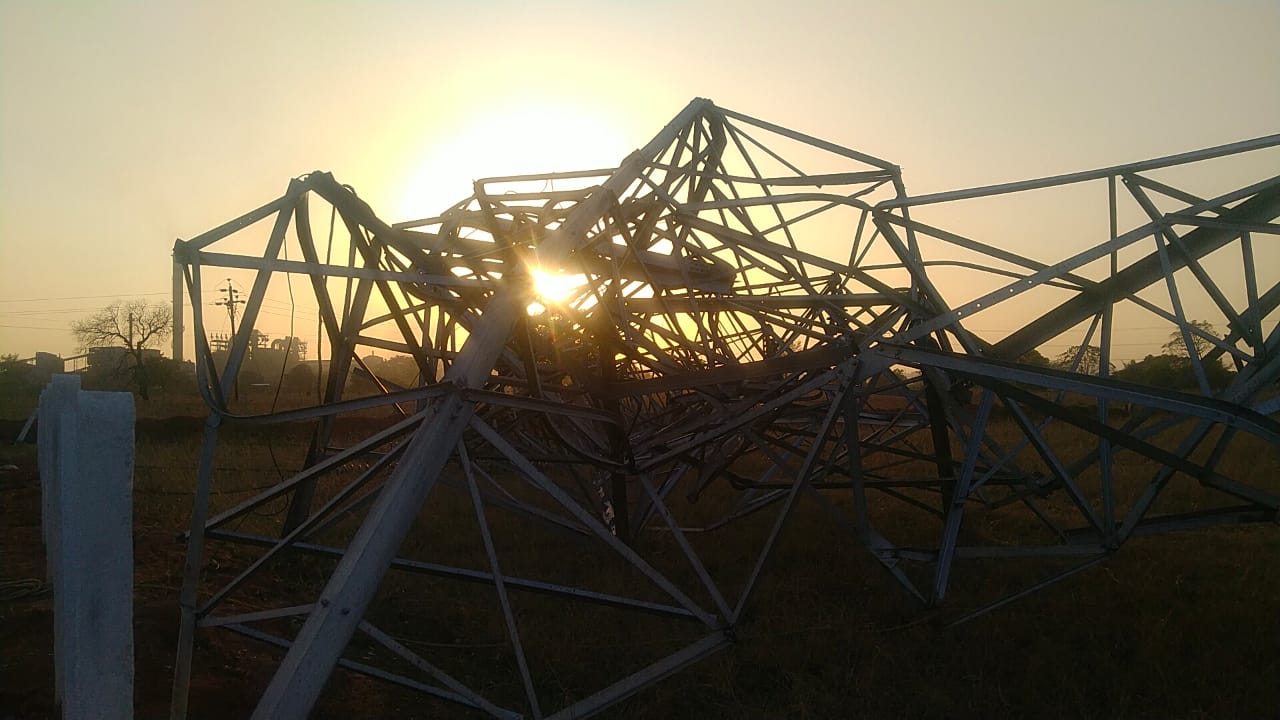 टॉवर गिरने से चार मजदूरों की मौत दो घायल