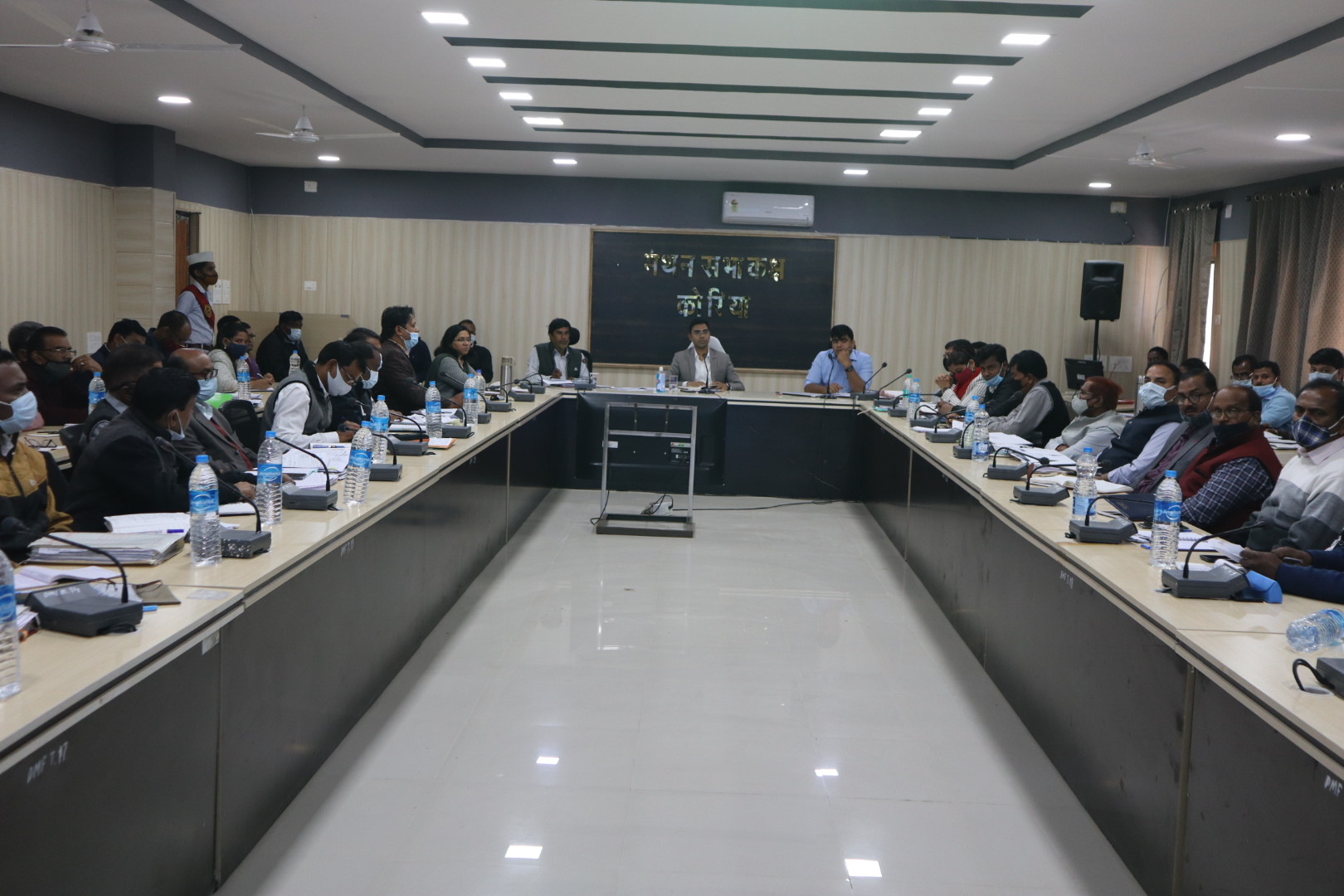 शतप्रतिशत उपस्थिति के साथ समय पर संचालित हो सभी कार्यालय - विलंब से आने पर वेतन कटौती के निर्देश, कलेक्टर