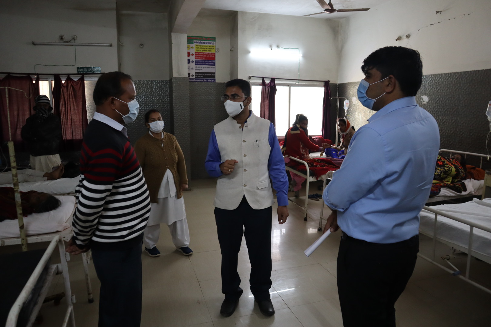 कलेक्टर ने बीएमओ को नोटिस जारी करने के दिये निर्देश ,अव्यवस्था पर बीएमओ को लगाई फटकार