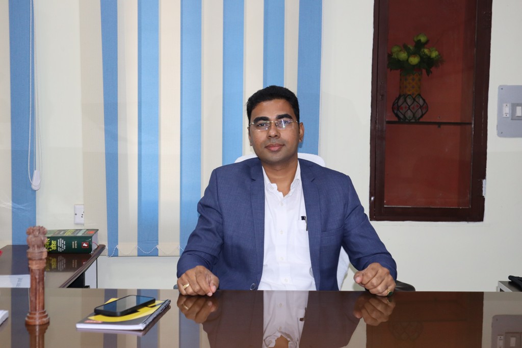 प्रसव के लिए राशि की मांग की शिकायत पर कलेक्टर ने लिया संज्ञान, स्त्रीरोग विशेषज्ञ की सेवा की गई समाप्त, सीएमएचओ ने की कार्यवाही