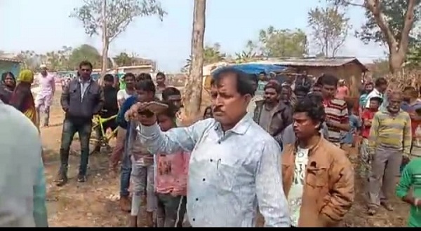 मनेन्द्रगढ़ वनमंडल के नवपदस्थ नवपदस्थ डीएफओ के निर्देश पर अवैध कब्जा पर चला वन विभाग का बुलडोजर