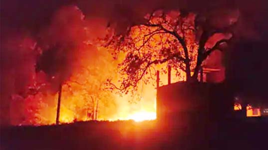 छत्तीसगढ़ : बेकाबू हुई जंगल की आग, 24 गांवों के ऊपर मंडरा रहा खतरा&hellip; कार्यालय भी आग की चपेट में&hellip;