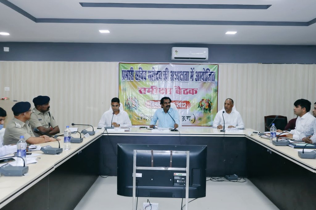 शासन की योजनाओं का लाभ अंतिम व्यक्ति तक पहुंचाने की दिशा में कार्य करें - जिले के प्रभारी सचिव  एस प्रकाश&rsquo;