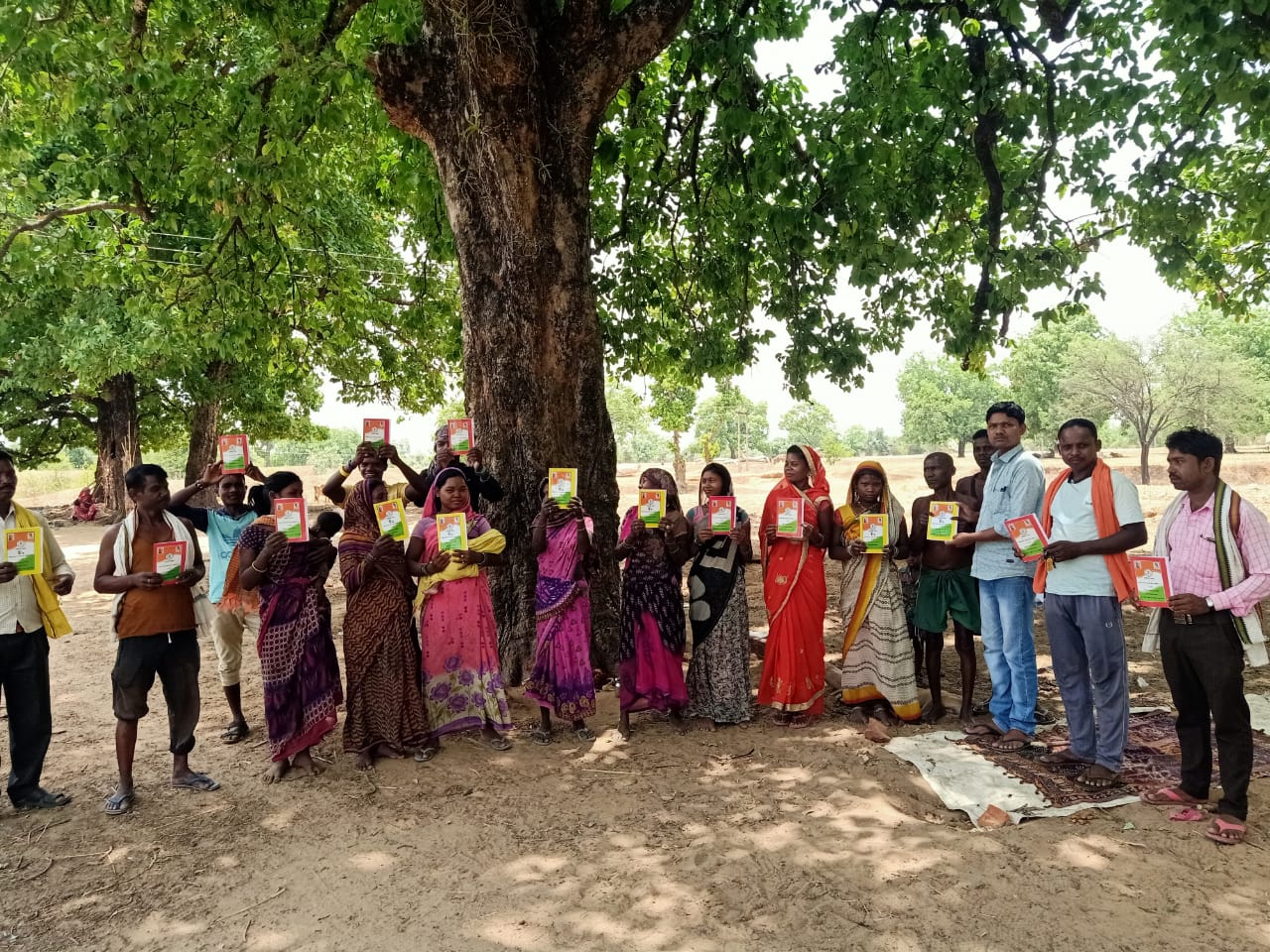 प्रशासन ने विशेष पहल कर बैगा और पंडो जनजाति के 20 परिवारों को किया नवीन राशन कार्ड वितरण* 