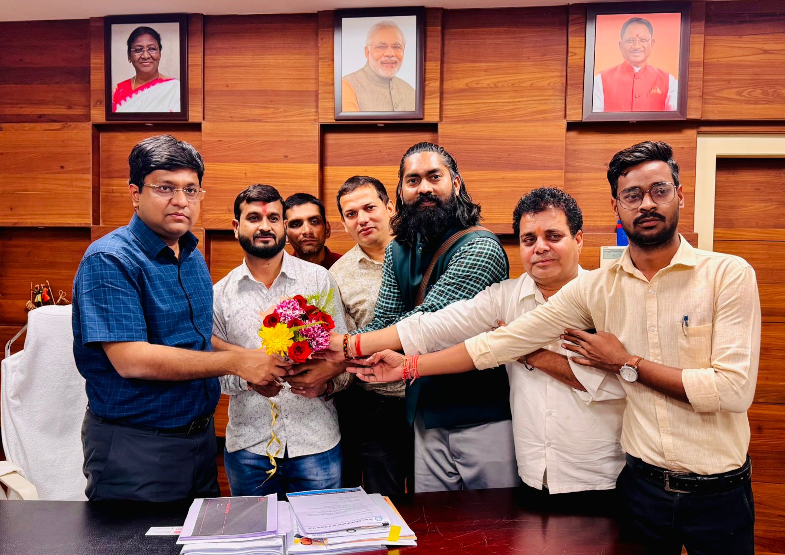 भारतीय राष्ट्रीय पत्रकार महासंघ के प्रदेश अध्यक्ष महेश प्रसाद ने इस पहल को दिया समर्थन।नए पोर्टलों को भी सरकार दे रही 40-50 हज़ार रुपये महीने का विज्ञापन।हम सभी संगठन एक होकर पत्रकारों के हित में आवाज़ उठाएँगे ।