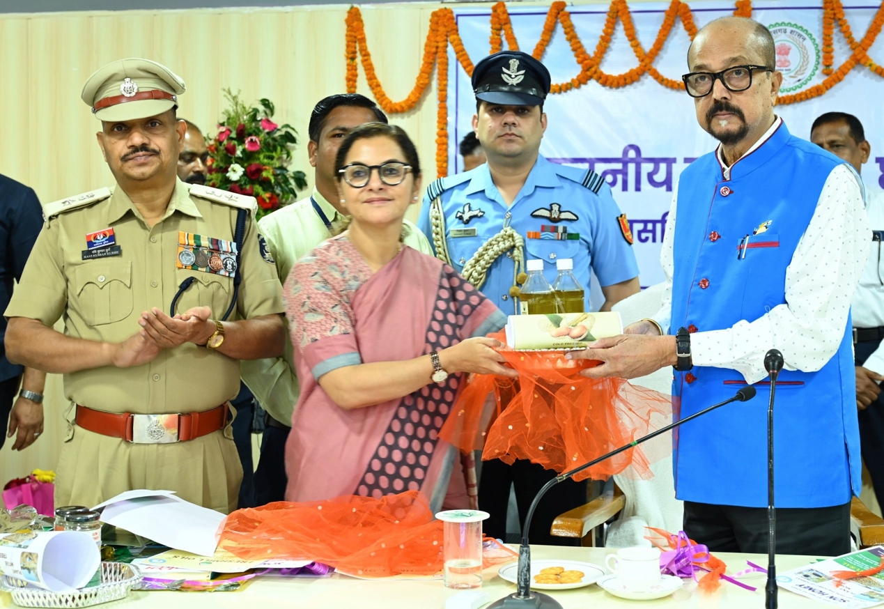 सोनहत मूंगफली तेल से महकेगी रसोई और सोनहनी शहद से घुलेगी मिठास राज्यपाल श्री रमेन डेका ने किया शुभारंभ