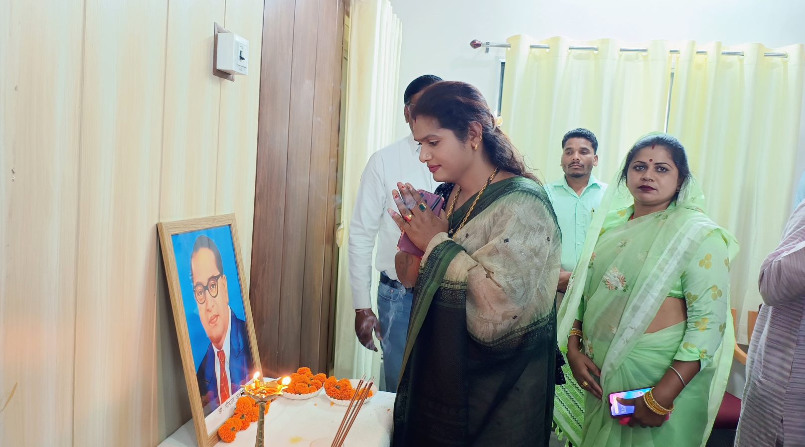 जिले में डॉ अंबेडकर जयंती पर सामाजिक समरसता और डिजिटल पंचायत की दिशा को लेकर बैठक हुई सम्पन्न बाबा साहब का जीवन पूरे समाज के लिए जन जागरण का इतिहास रहा है जिला पंचायत अध्यक्ष बाबा साहब का जीवन करोड़ों लोगों के अधिकारों की रोशनी है जिला पंचायत उपाध्यक्ष