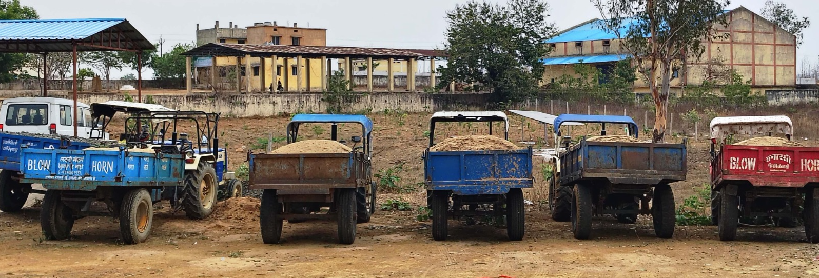  खनिज विभाग की कार्यवाही/4 रेत वाहन सहित 1 गिट्टी का वाहन जब्त/ईंट भट्ठों के अवैध उत्खनन एवं परिवहन से वसूले गए 5 लाख 52 हजार 250 रू. अर्थदंड