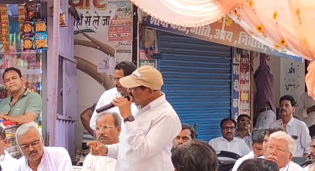 बलरामपुर जिले के वाड्रफनगर में कांग्रेस पार्टी ने पुलिस प्रशासन के विरूद्ध धरना प्रदर्शन किया बलरामपुर जिले के वाड्रफनगर में कांग्रेस पार्टी ने पुलिस प्रशासन के विरूद्ध धरना प्रदर्शन किया