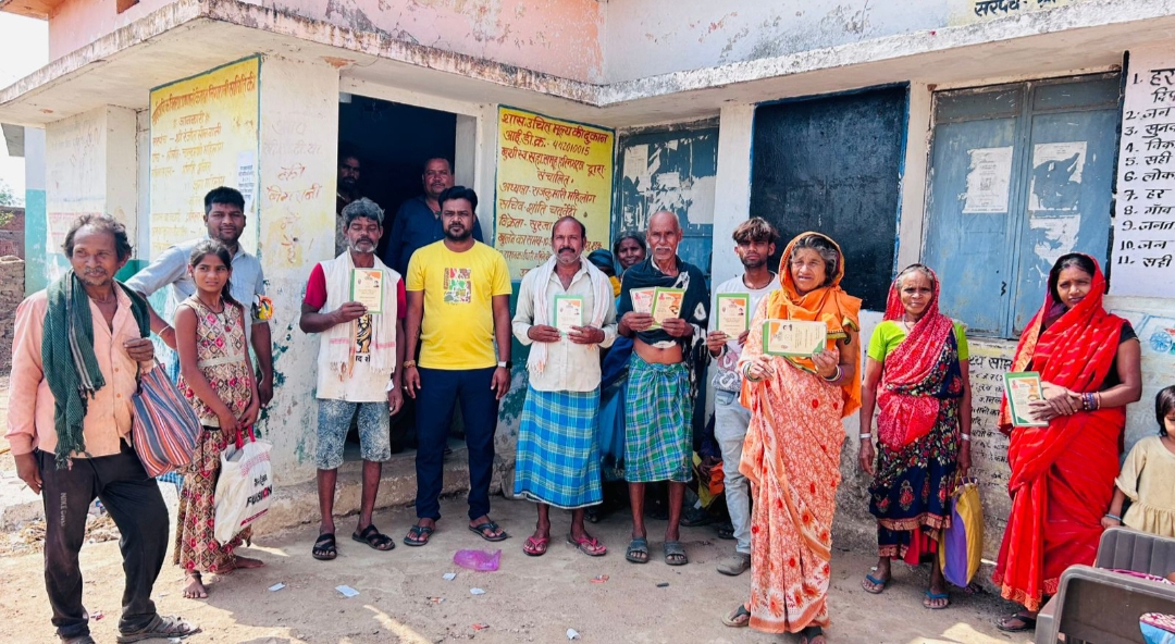 हरिनभट्ठा में चावल उत्सव मनाया गया जिसमे  हितग्राहियों को एकमुश्त  तीन माह का  चावल  वितरित किया गया  