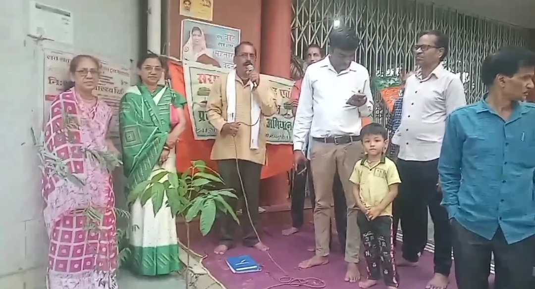 आज  भाटापारा में प्रकृति संरक्षण अभियान  सरयू साहित्य परिषद एवं नगर के सुधिजनों द्वारा अखंड राम नाम सप्ताह मंडप स्थल मे पौधापूजन का आयोजन किया गया