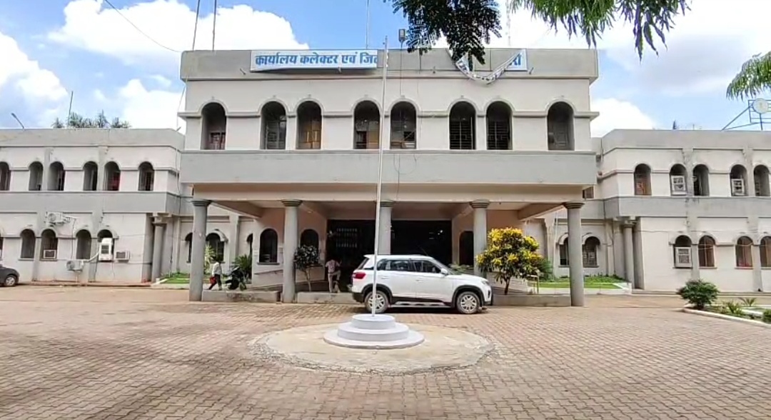 जबरन कब्जे और धमकियों का आतंक किसान परिवार की गुहार प्रशासन से मांगी सुरक्षा