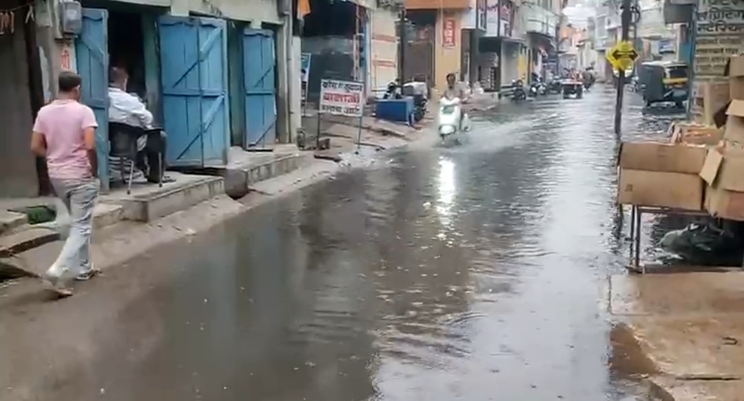बारिश ने नगर निगम के खोल के रख दी पूरी पोल पट्टी 