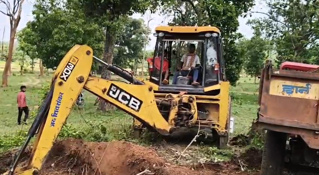 अमरावती रेंज में अवैध रूप से किया जा रहा मुरम का खनन