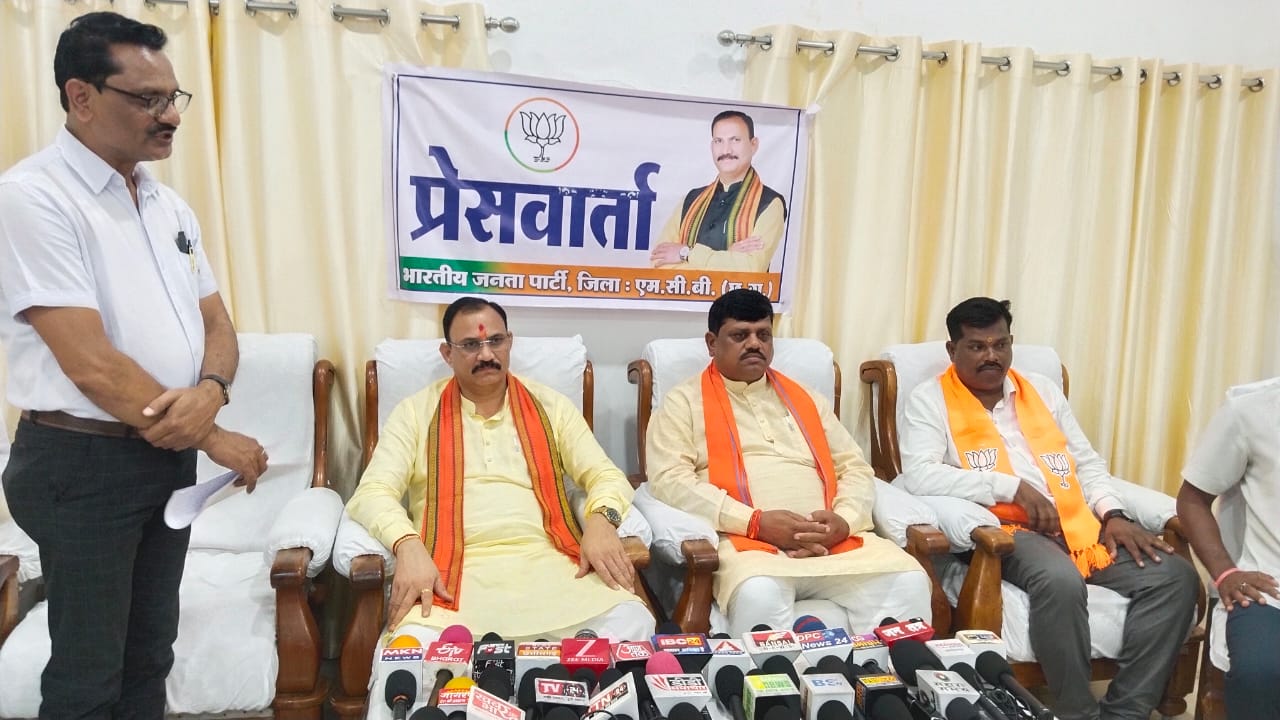 पुत्र मोह में भूपेश ने पूरी कांग्रेस को झोंका भूपेश के बेटे कांग्रेस के कौन से पद पर है जो कांग्रेस प्रदर्शन कर रही है- स्वास्थ्य मंत्री श्याम बिहारी जायसवाल