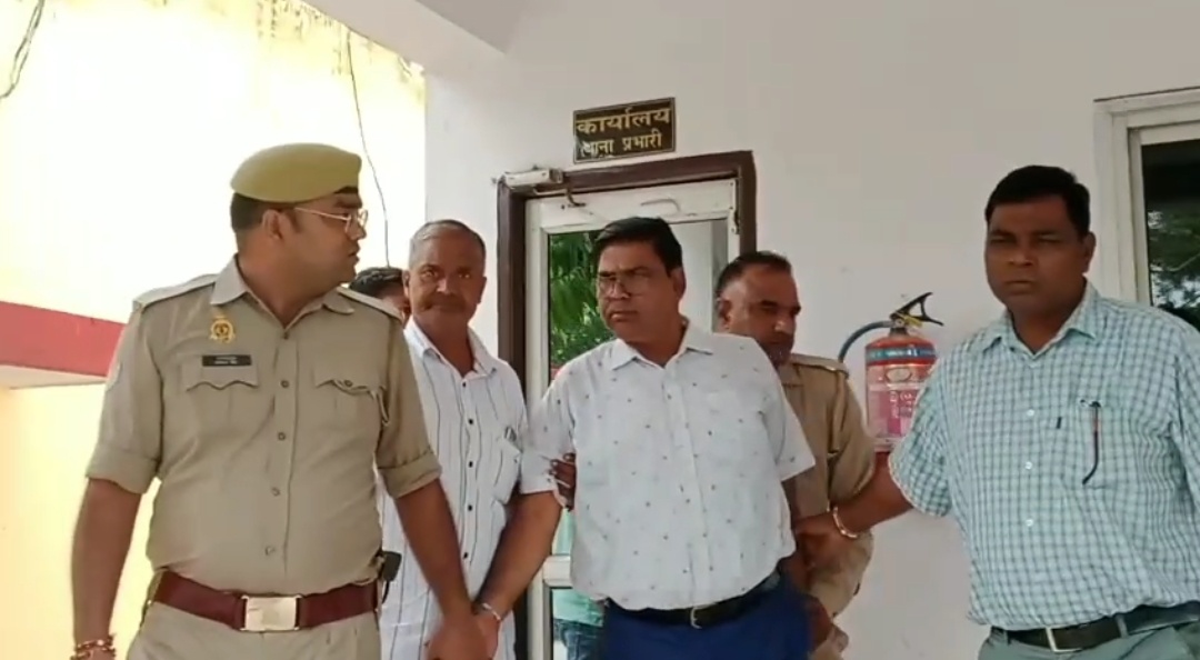 हापुड़ PWD इंजीनियर को एंटी करप्शन टीम ने 50 हजार की रिश्वत लेते हुए दबोचा