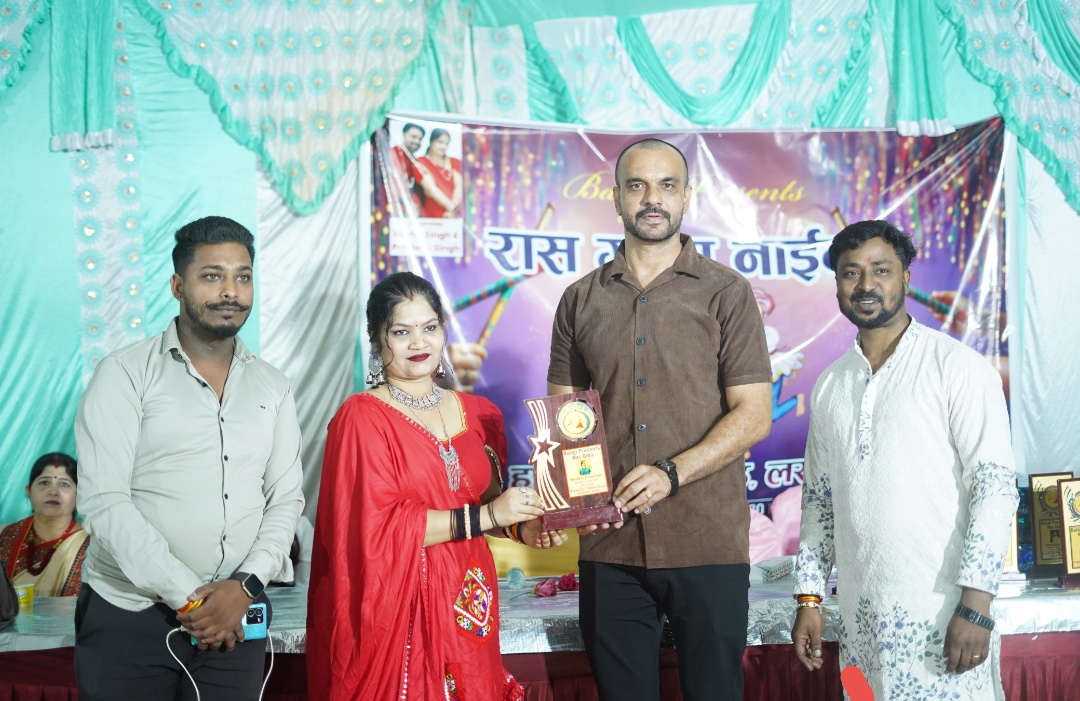 बालाजी प्रेजेंट्स रास गरबा का सफल आयोजन लखनपुर हाई स्कूल ग्राउंड में किया गया जिसे ऑर्गेनाइजर रेखा सिंह प्रदीप सिंह द्वारा कराया गया 