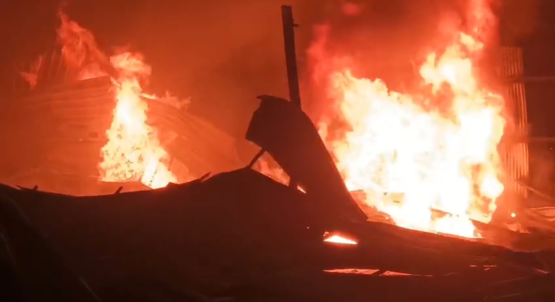 कुम्हारी में गद्दा फैक्ट्री में भीषण आग करीब 3 घंटे की कड़ी मशक्कत के बाद काबू