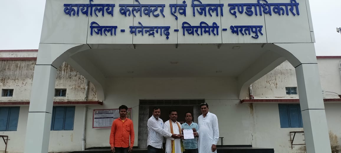 शहर के मुख्य मार्ग से महज 6 फिट की दूरी पर बन रहे फिजियो थैरेपि चिकित्सालय के भवन का किया गया विरोध 