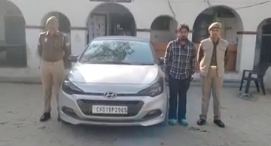 टोल प्लाजा पर कार चालक ने टोलकर्मियों को कुचलने का किया प्रयास वीडियो वायरल आरोपी गिरफ्तार