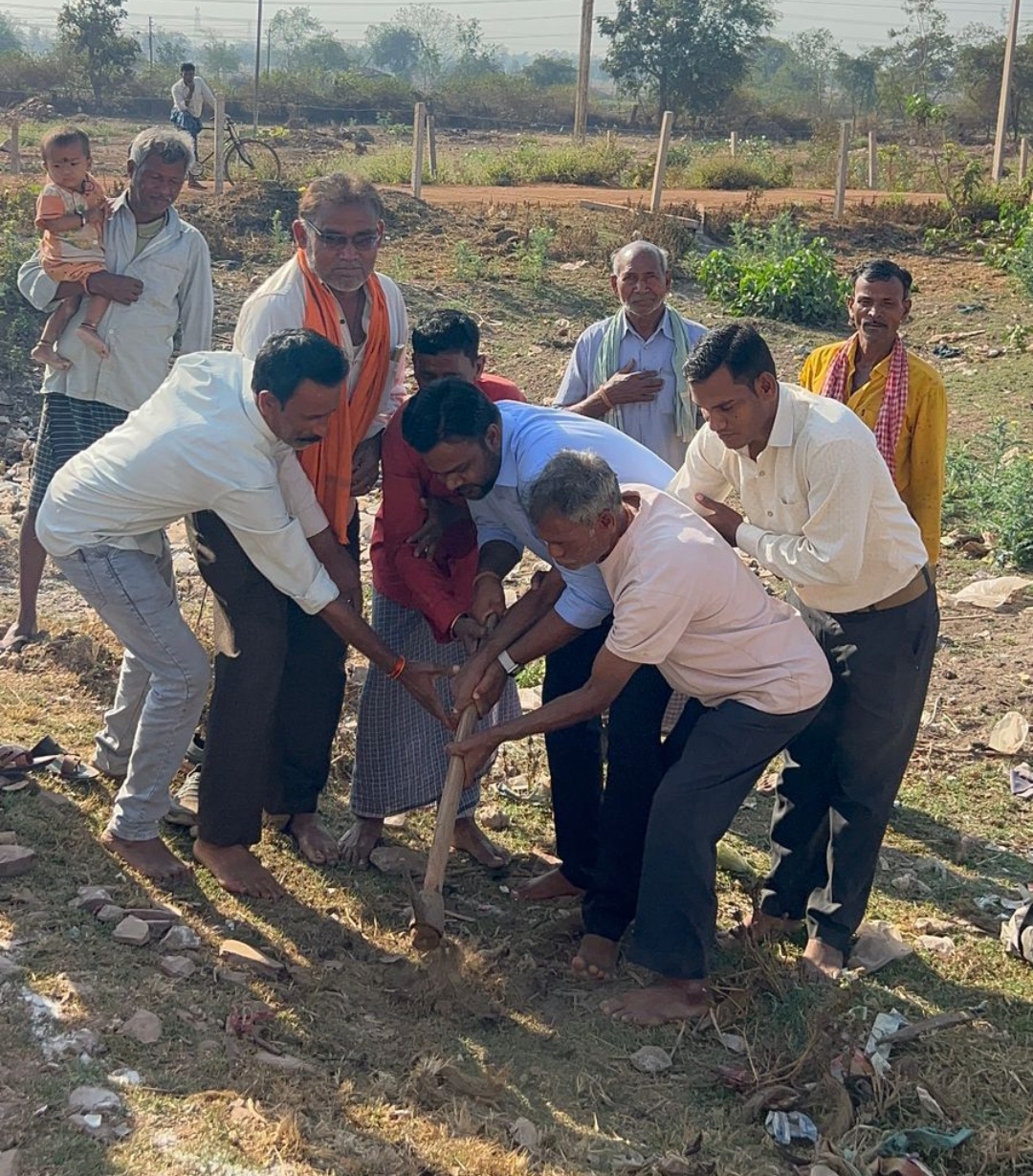 नवागांव में पीडीएस राशन की नई दुकान खोलने किया गया भूमि पूजन जनपद सभापति सहित अन्य हुए उपस्थि