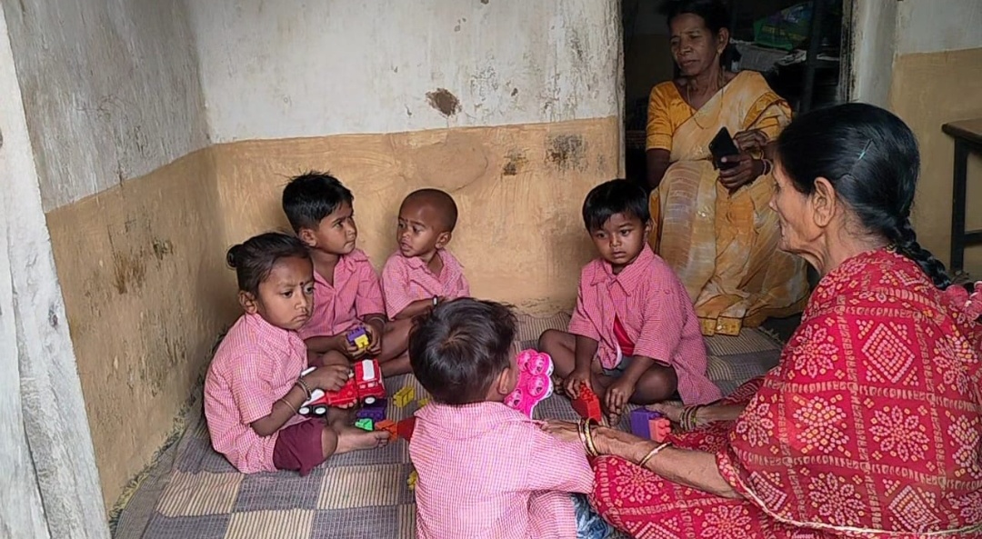 मरारपारा की जर्जर कच्ची आंगनबाड़ी बनी खतरे का घर बच्चों की सुरक्षा से खिलवाड़ विभागीय लापरवाही पर सवाल2