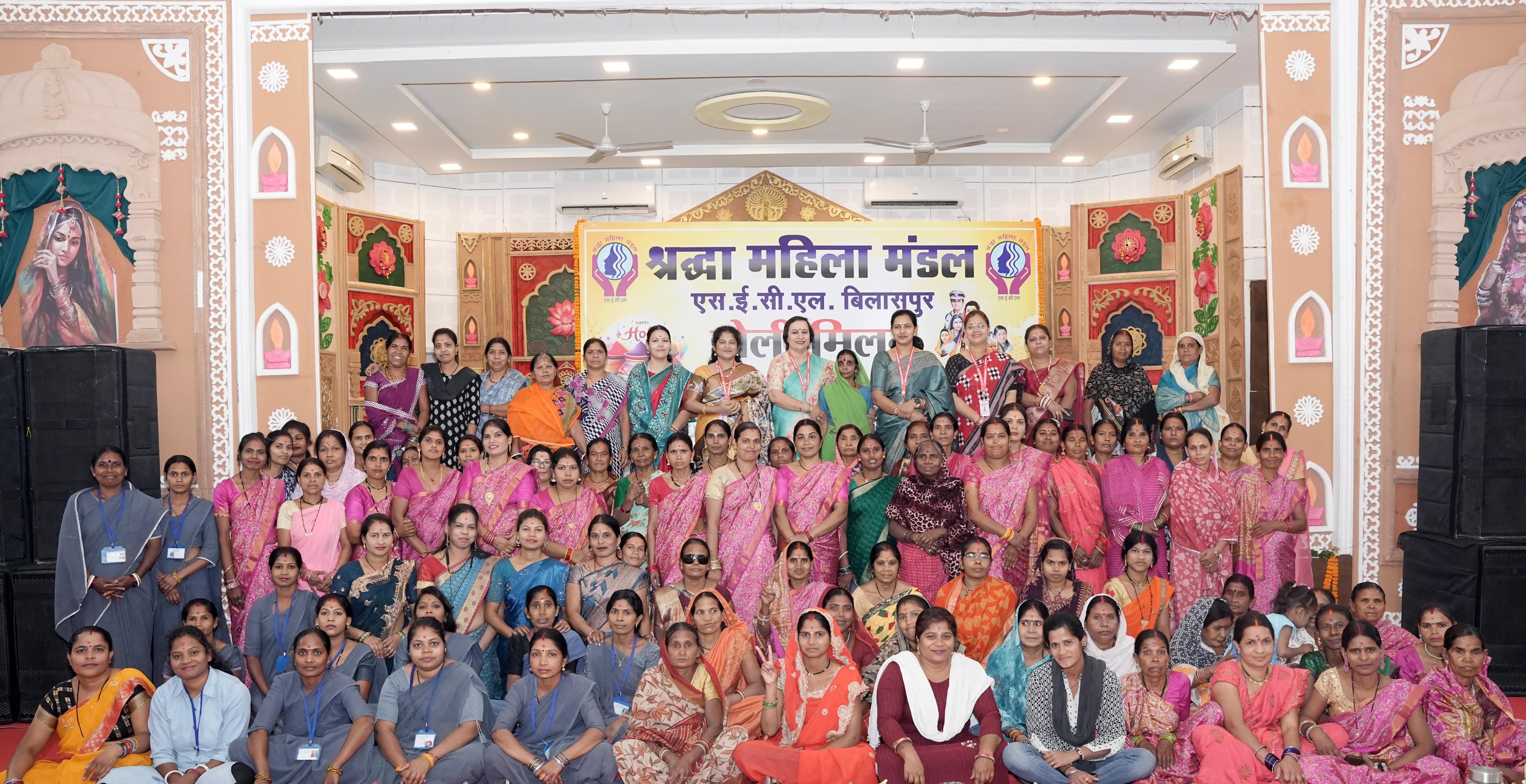 श्रद्धा महिला मंडल द्वारा महिला संविदा कर्मियों के साथ होली मिलन एवम् महिला दिवस के उत्सव का आयोजन