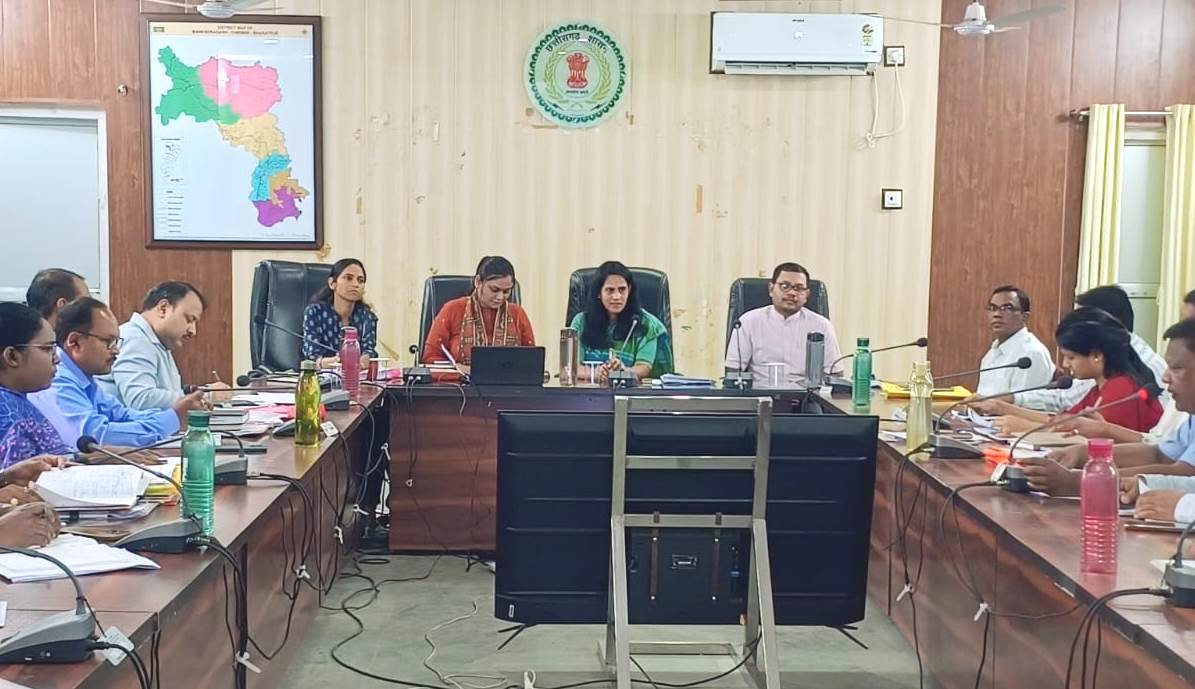 कलेक्टर संतन देवी जांगड़े का 'सुशासन' संकल्प: पदभार संभालते ही कड़े तेवर, पेंडिंग फाइलें देख अधिकारियों को दी चेतावनी