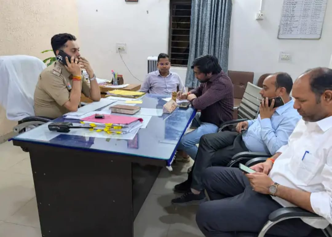 सत्ता की हनक या दफ्तरशाही का घमंड? सरगुजा में 'खादी' और 'अधिकारी' के बीच हाई-वोल्टेज दंगल!... FIR दर्ज...