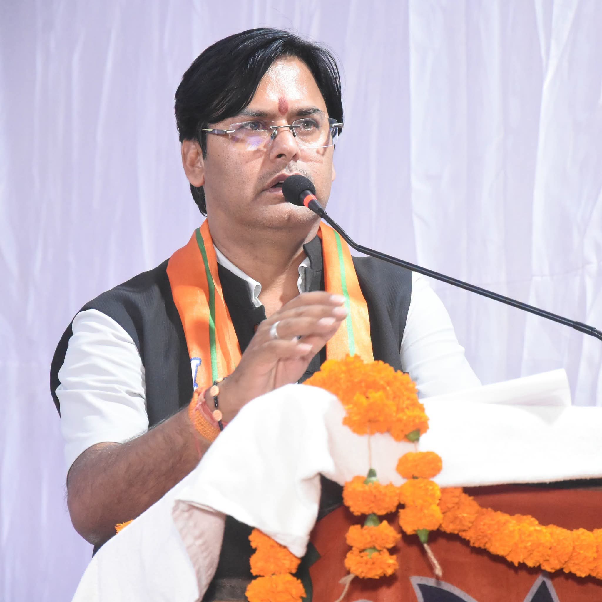 बैकुंठपुर सड़क चौड़ीकरण : सुशासन की सरकार का ऐतिहासिक कदम &mdash; देवेन्द्र तिवारी