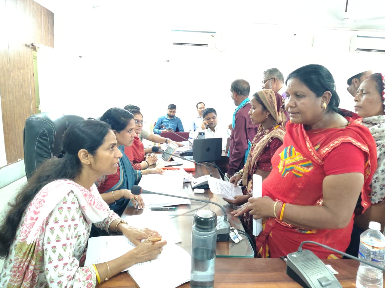 जनदर्शन में कलेक्टर ने सुनीं आमजन की समस्याएं, त्वरित निराकरण के दिए निर्देश