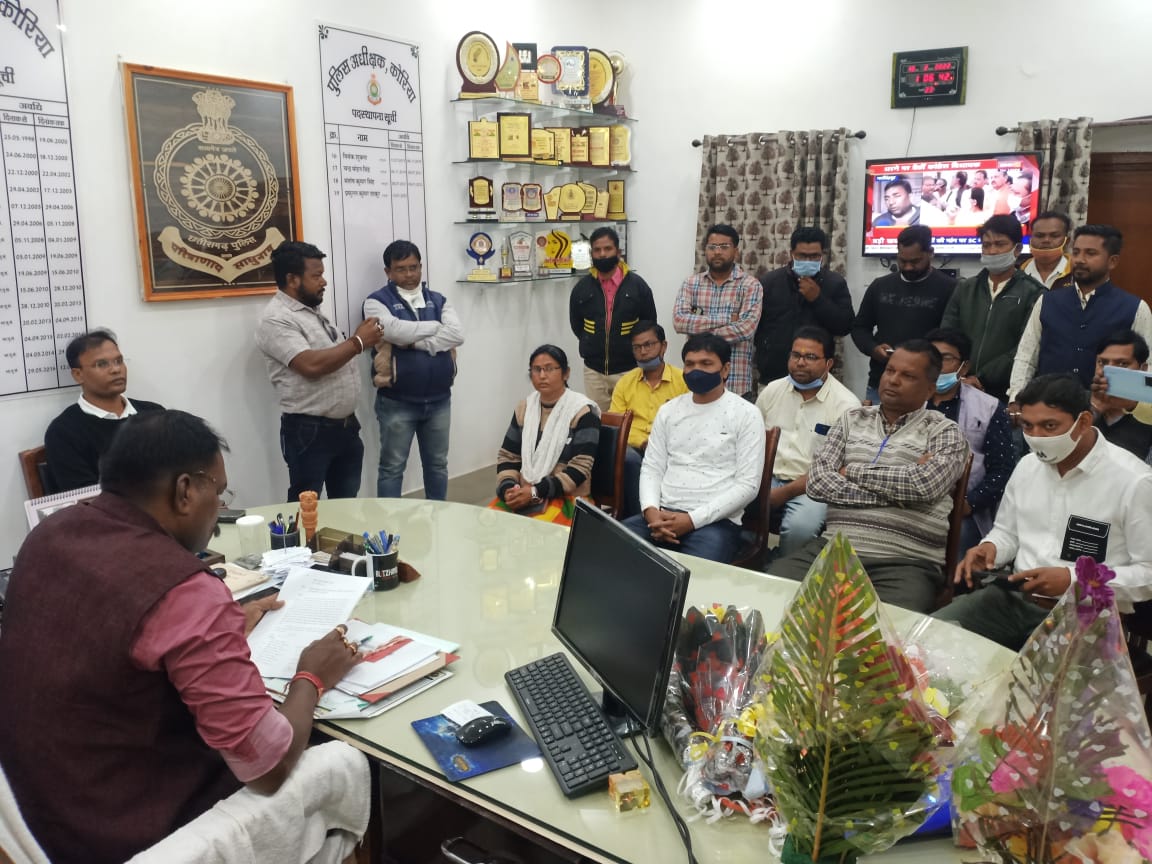 पत्रकार रवि सिंह पर हुई FIR की गूंज पहुंची राजधानी तक...वायरल चैट के खबर प्रकाशन पर...SP से मिला पत्रकार समूह...पुलिस की खबरों का बहिष्कार.. निंदा प्रस्ताव... रायपुर प्रेस क्लब ने दिया समर्थन...