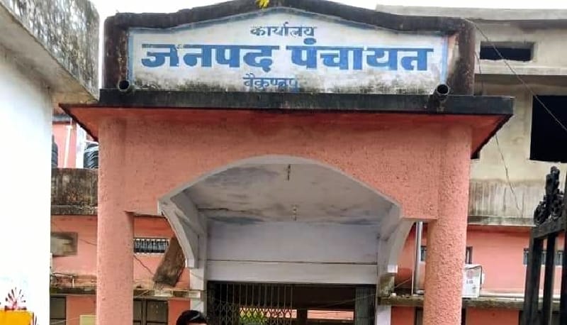 ज़िले में अफसर शाही हावी, आदिवासी महिला जनप्रतिनिधियों को हो रहा अपमान...  छग के लोक पर्व "हरेली तिहार" में निर्वाचित जनप्रतिनिधियों को नही मिला आमंत्रण...