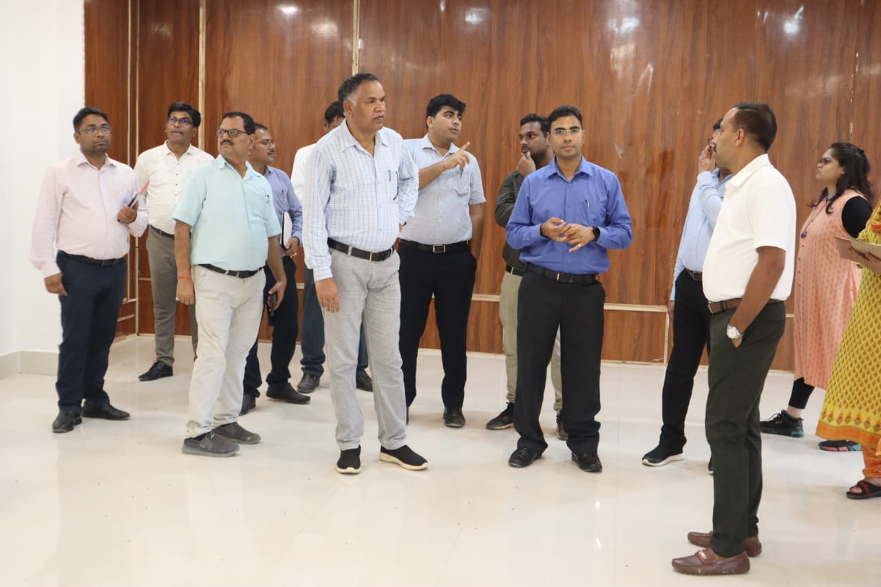 कलेक्टर एवं एसपी ने नये जिले के शुभारंभ कार्यक्रम की तैयारियों का लिया जायजा *