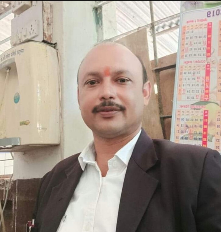 अधिवक्ता संघ के सचिव ध्रुव कश्यप  बने नोटरी