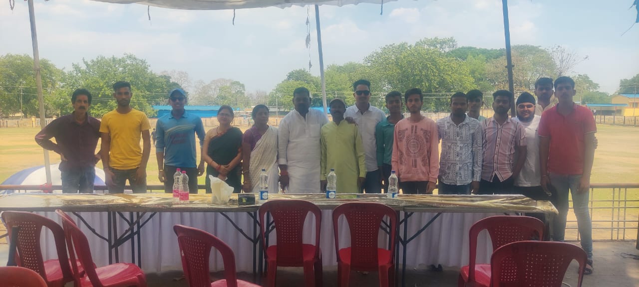 एटीएम क्लब द्वारा क्रिकेट प्रतियोगिता का हुआ शुभारंभ। रेल्वे मैदान में हो रहा आयोजन