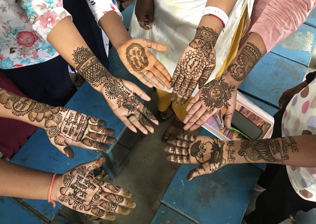 बाएं हाथ में स्वीप, दाएं हाथ में क्रिएटिविटी की मेंहदी रचाकर जीतें आकर्षक पुरस्कार/ स्वीप के तहत मेंहदी प्रतियोगिता का आयोजन 16 से  