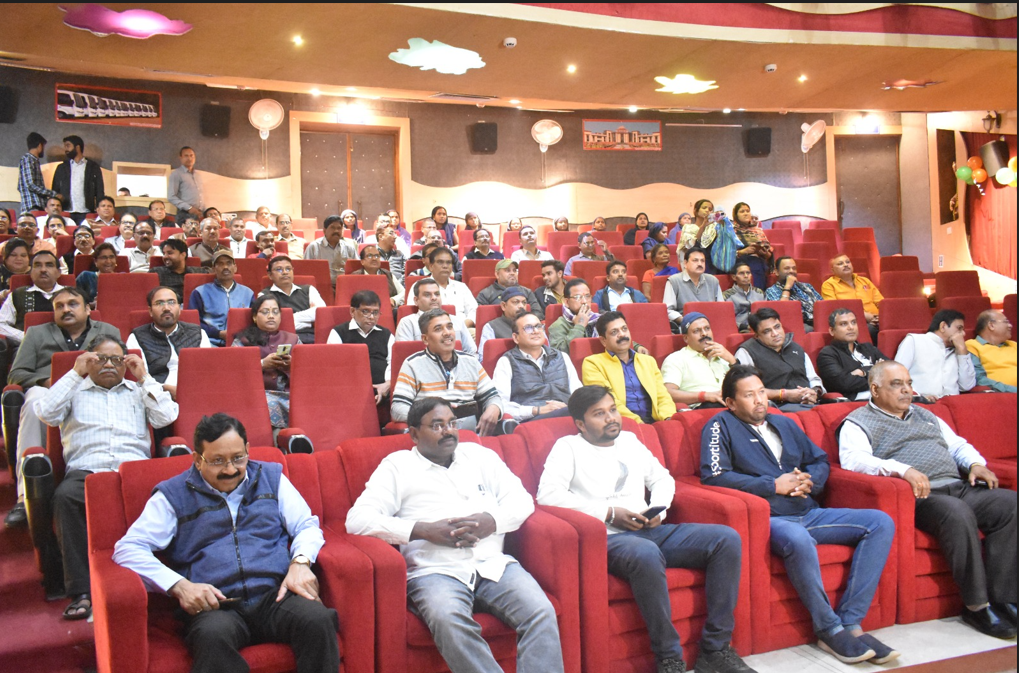  एलईडी के माध्यम से शहर वासियों ने देखा शपथ ग्रहण समारोह का सीधा प्रसारण/लखीराम सभागार में मुख्य कार्यक्रम