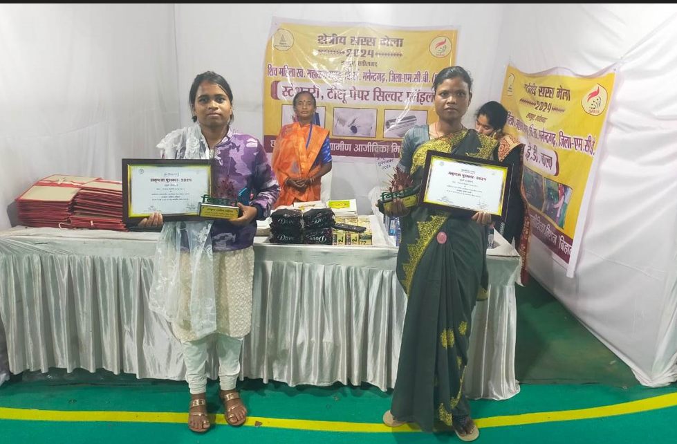  उत्कृष्ट कार्य करने पर मुख्यमंत्री ने सेमवती तथा सुखमती का किया सम्मान